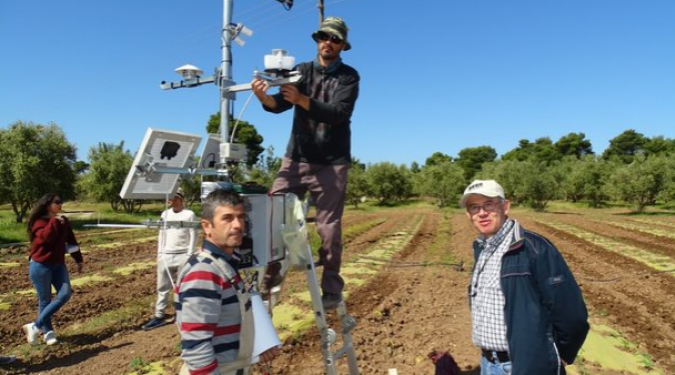 Εγκατάσταση εξοπλισμού στα πεδία καλλιέργειας